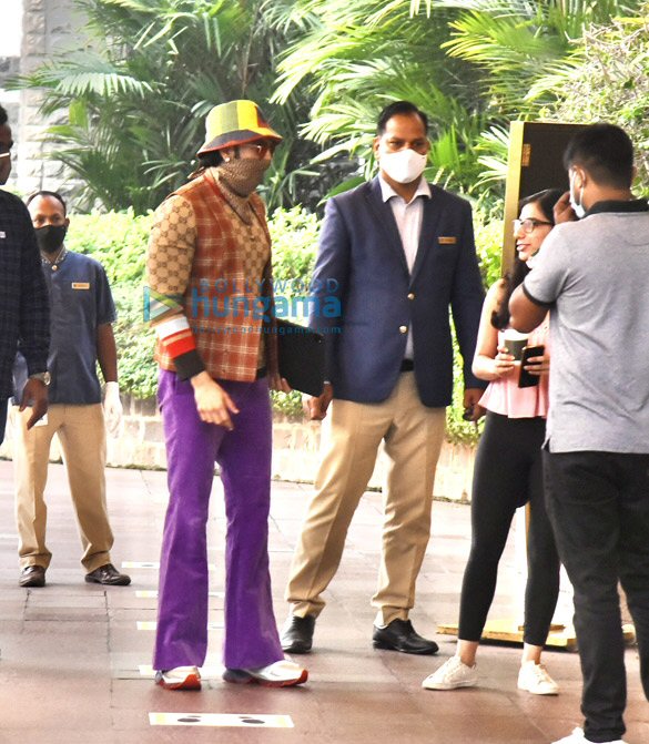 photos ranveer singh deepika padukone siddhant chaturvedi and shakun batra snapped at gateway of india in mumbai 1