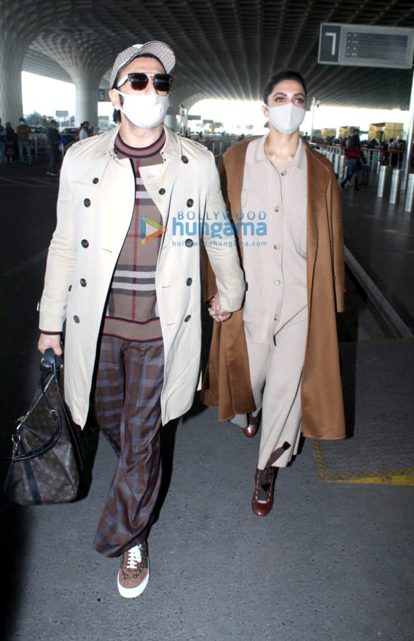 photos ranveer singh deepika padukone varun dhawan kiara advani and others snapped at the airport 2