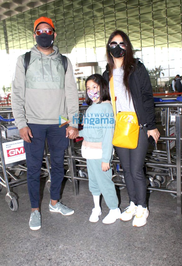 photos ranveer singh deepika padukone varun dhawan kiara advani and others snapped at the airport4