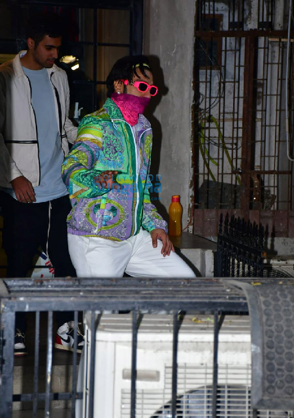 Photos: Ranveer Singh spotted at a store in Bandra Photos: Ranveer Singh spotted at a store in Bandra