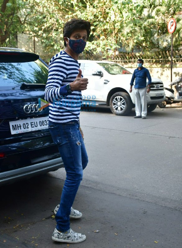 Photos: Riteish Deshmukh and Genelia D’Souza with kids for Christmas party Photos: Riteish Deshmukh and Genelia D’Souza with kids for Christmas party