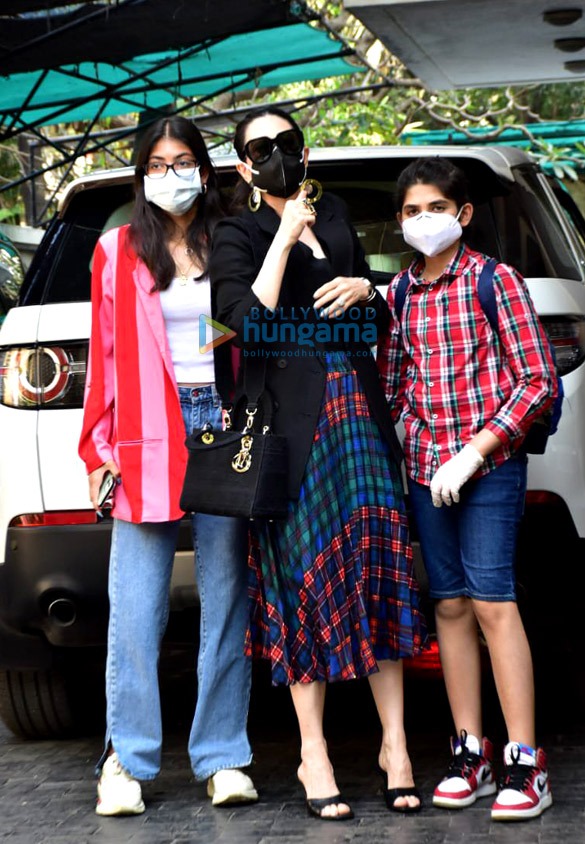 photos saif ali khan kareena kapoor khan taimur ali khan and others snapped at annual christmas lunch at kapoor residence 7