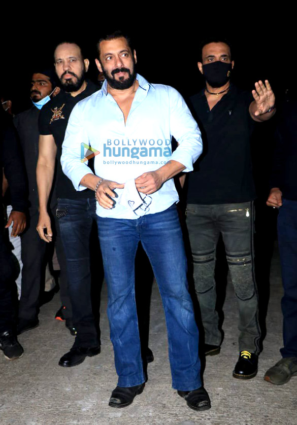 photos salman khan celebrates his birthday with media at his panvel farmhouse 8