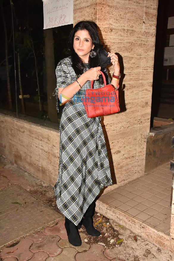 photos seema khan and maheep kapoor snapped at banty house bandra 1