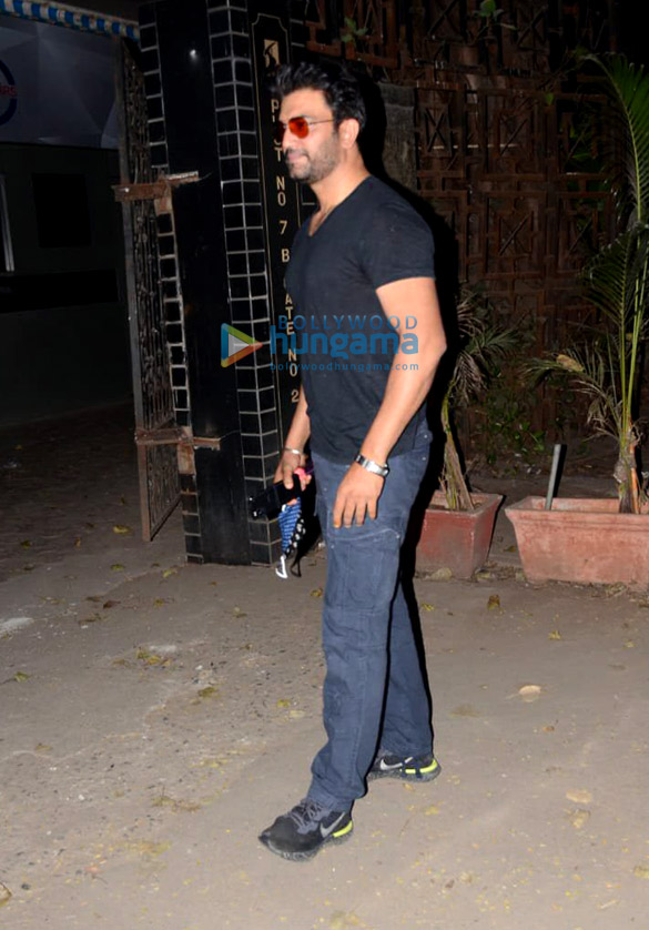 Photos: Sharad Kelkar spotted at sound ideaz studio (Zee ETC office) for dubbing Photos: Sharad Kelkar spotted at sound ideaz studio (Zee ETC office) for dubbing