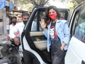 Photos: Shilpa Shetty spotted outside a dental clinic in Khar