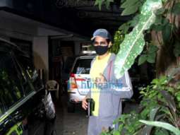 Photos: Sidharth Malhotra spotted outside dubbing studio in Bandra