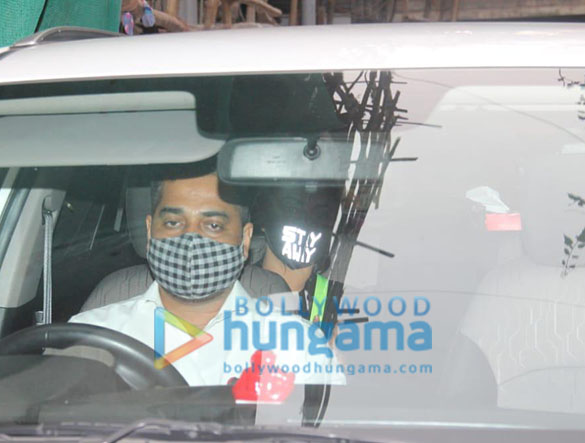 Photos: Sonakshi Sinha snapped in Bandra Photos: Sonakshi Sinha snapped in Bandra