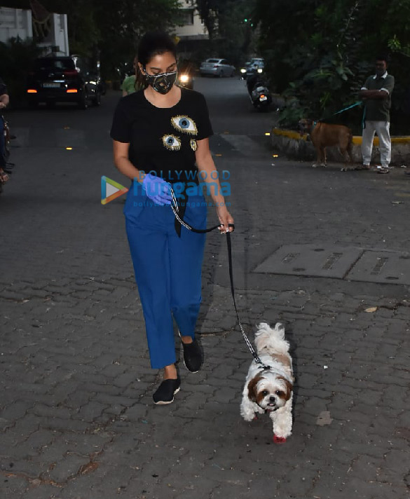 photos sophie choudry snapped in pali hill 1