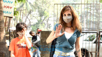 Photos: Sussanne Khan and Farah Khan snapped at a salon in Juhu