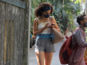 Photos: Taapsee Pannu spotted outside Rakeysh Omprakash Mehra's office in Bandra