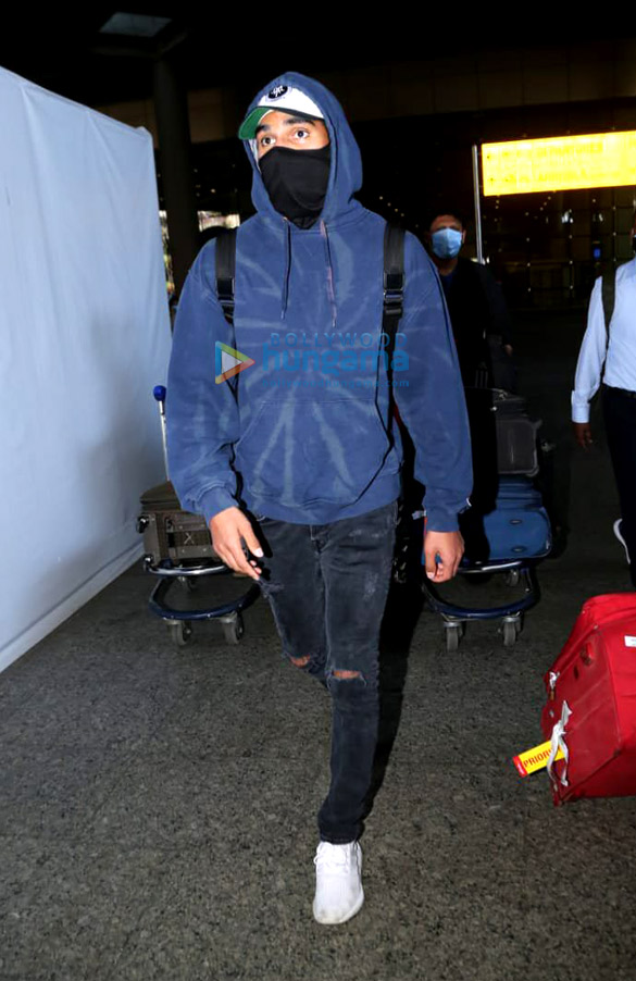 photos tara sutaria ahan shetty and dhvani bhanushali snapped at the airport 2