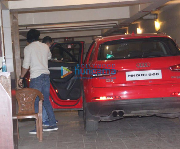 photos tara sutaria and aadar jain spotted at kareena kapoor khans house in bandra 4