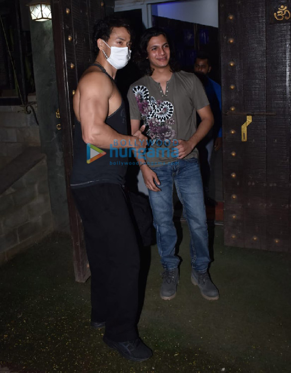 photos tiger shroff spotted outside a dubbing studio in juhu 1 2
