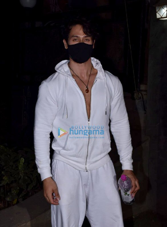 photos tiger shroff spotted outside a dubbing studio in juhu 2