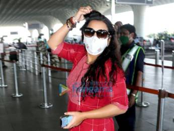 Photos: Urvashi Rautela, Kriti Sanon, Alia Bhatt and others snapped at the airport
