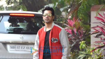 Photos: Varun Dhawan snapped in Juhu