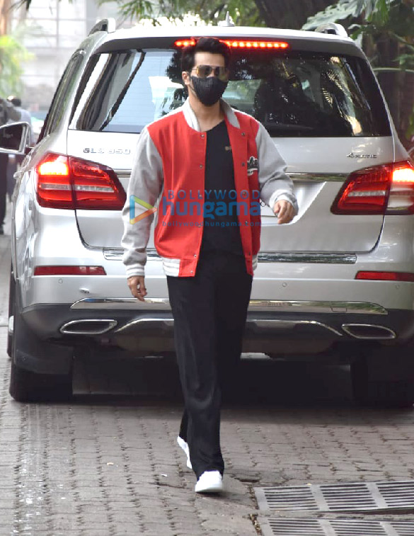 photos varun dhawan snapped in juhu 4 3