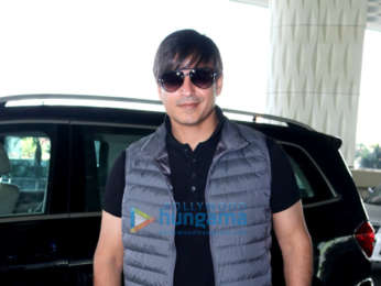 Photos: Vivek Oberoi and Aamir Ali snapped at the airport
