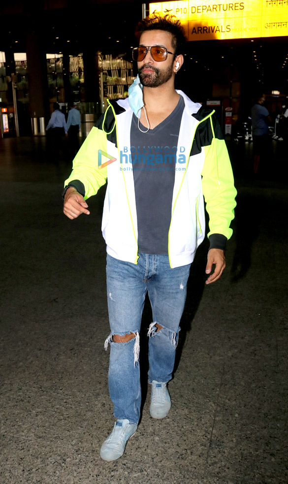 photos vivek oberoi and aamir ali snapped at the airport 2