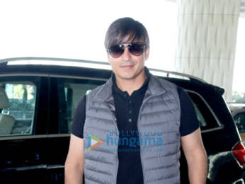 Photos: Vivek Oberoi and Aamir Ali snapped at the airport
