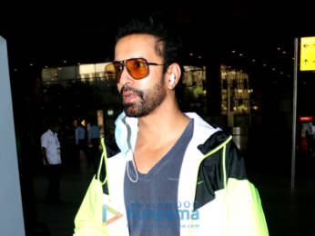 Photos: Vivek Oberoi and Aamir Ali snapped at the airport