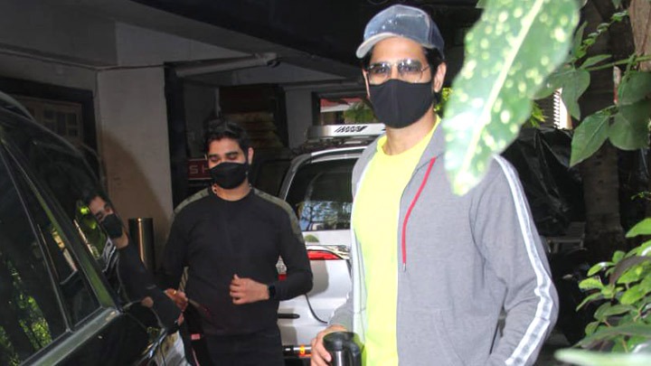 Sidharth Malhotra spotted at dubbing studio Bandra