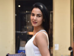Sonal Chauhan snapped at Nature’s Basket, Juhu