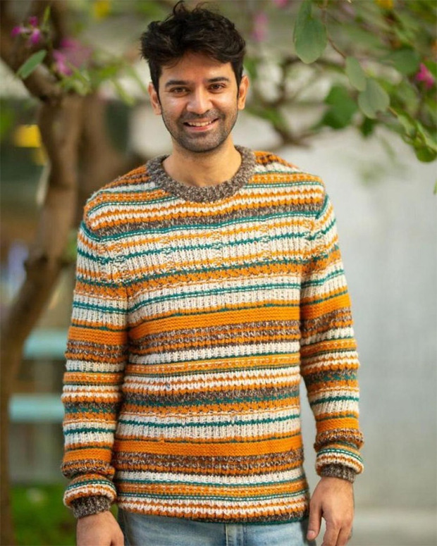 Barun Sobti enjoys the Mumbai winters, poses with adorably in a multi-coloured sweatshirt
