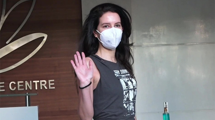 Isabelle Kaif visits dance class and distributes sweets to celebrate Makar Sankranti