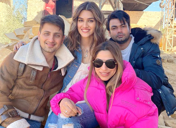 Kriti Sanon shares a glimpse from the sets of Bachchan Pandey, poses with her crew