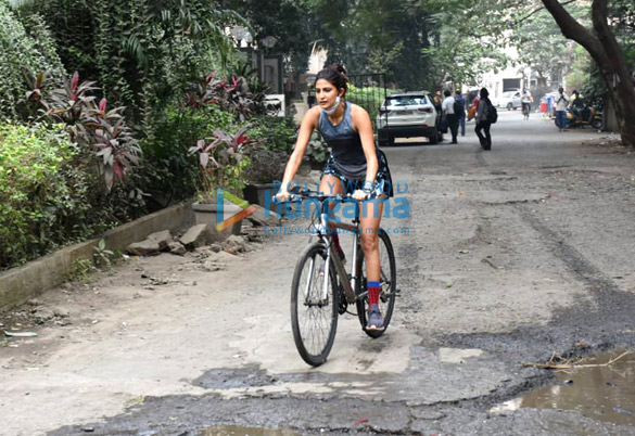 Photos: Aahana Kumra snapped cycling Photos: Aahana Kumra snapped cycling