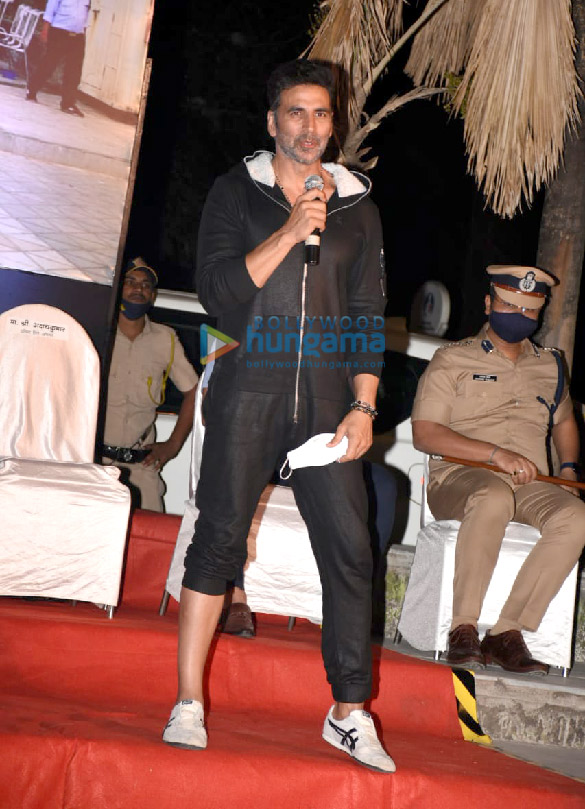 photos akshay kumar graces the launch of segways for mumbai police patrolling 4