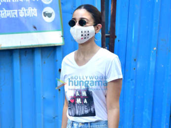Photos: Alia Bhatt and Neetu Singh snapped at Pali Hill in Bandra