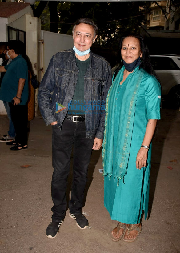 photos anil kapoor satish kaushik and others snapped at the special screening of kaagaz 5