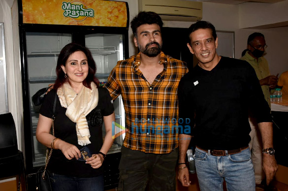 photos anil kapoor satish kaushik and others snapped at the special screening of kaagaz 6