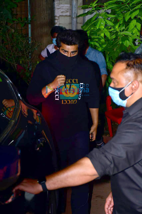 photos arjun kapoor spotted at a shoot in bandra 3