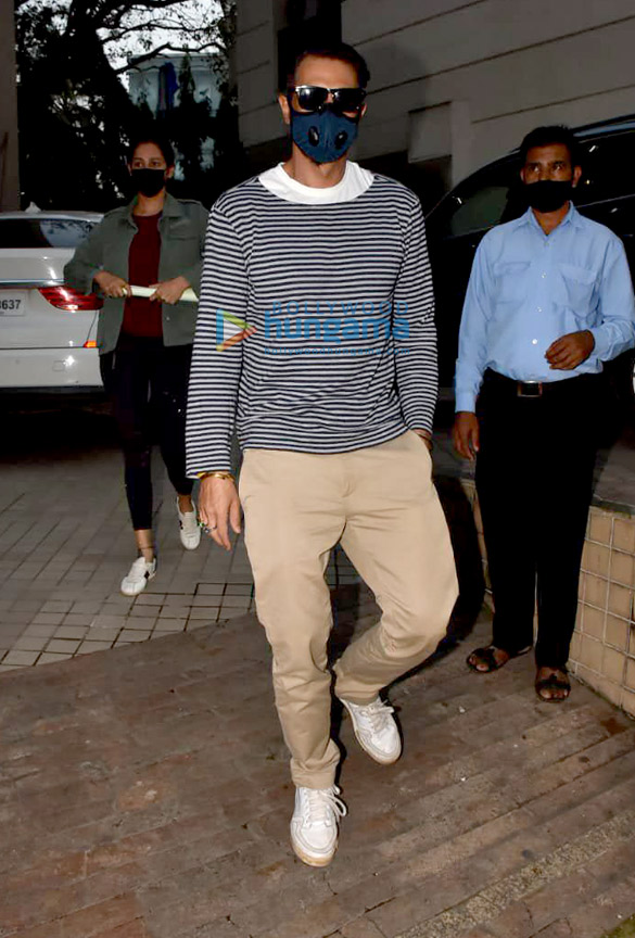 photos arjun rampal spotted in khar 1