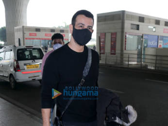 Photos: Ayushmann Khurrana, Urvashi Dholakia and Ronit Roy snapped at the airport