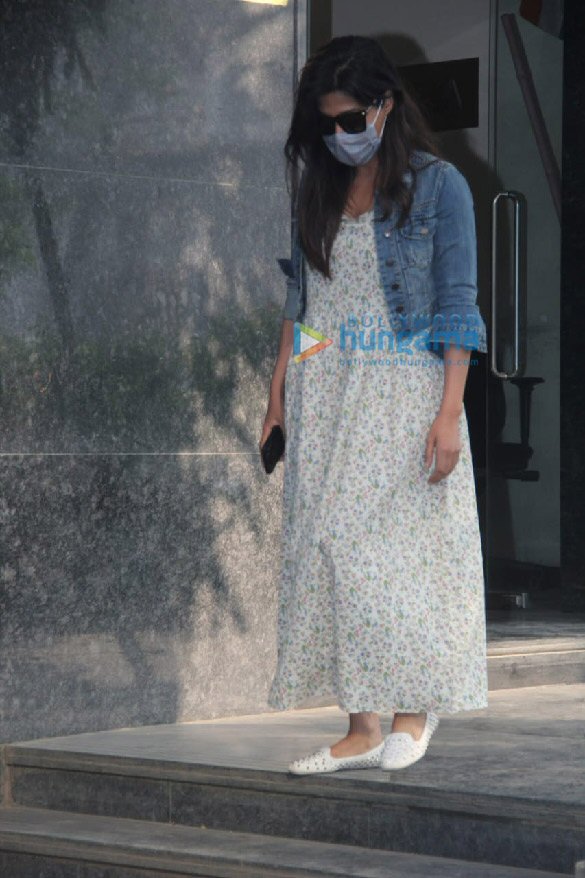 photos chitrangda singh spotted outside a clinic in bandra 3