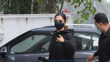 Photos: Deepika Padukone snapped at Foodhall