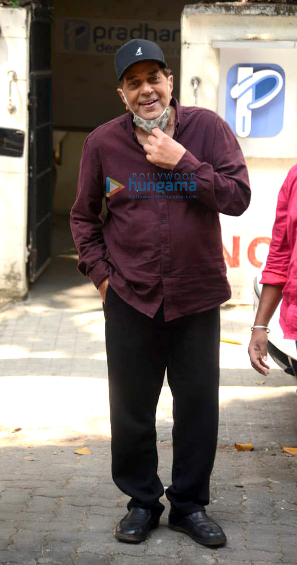 photos dharmendra snapped at a dental clinic in juhu 1