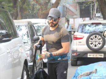 Photos: Emraan Hashmi snapped at I Think Fitness in Bandra