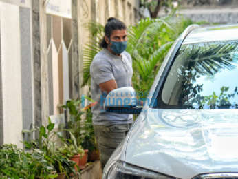 Photos: Farhan Akhtar and Zoya Akhtar snapped at Javed Akhtar's house in Juhu