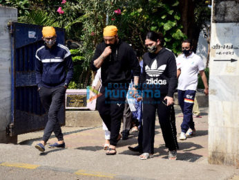 Photos: Funeral of producer Bunty Walia's father Pirthi Paul Singh
