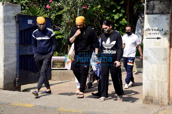 Photos: Funeral of producer Bunty Walia’s father Pirthi Paul Singh Photos: Funeral of producer Bunty Walia’s father Pirthi Paul Singh