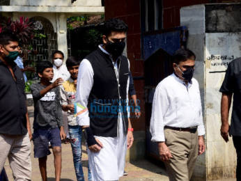 Photos: Funeral of producer Bunty Walia's father Pirthi Paul Singh