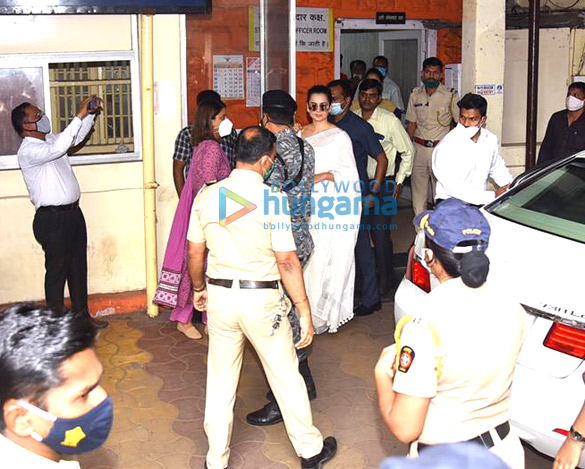 photos kangana ranaut snapped with sist