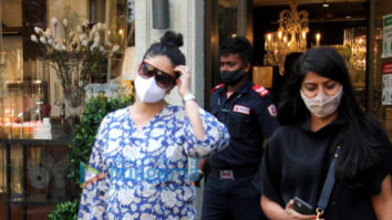 Photos: Kareena Kapoor Khan snapped in Juhu