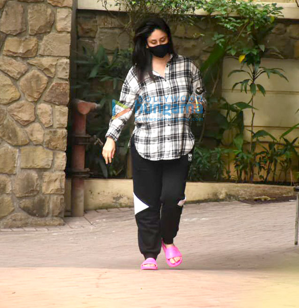 photos kareena kapoor khan spotted in bandra 3 13